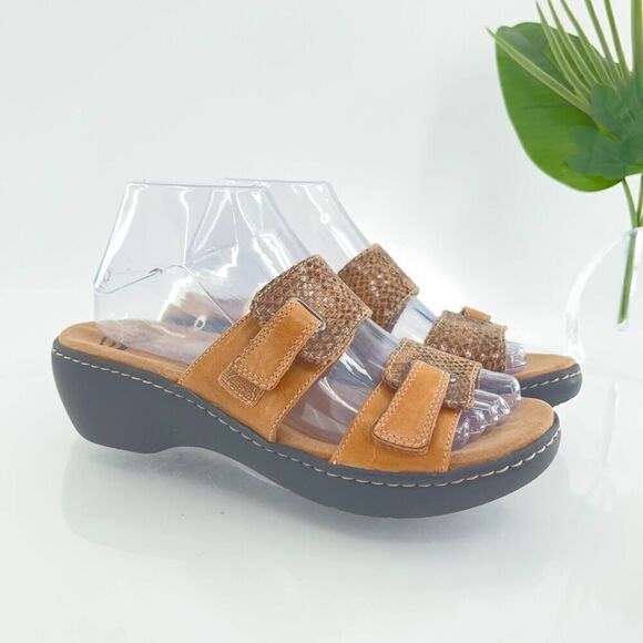 Clarks Women's Delana Fenela Sandal Size 8 Strappy Slide  Leather Casual Shoe - Picture 1 of 14